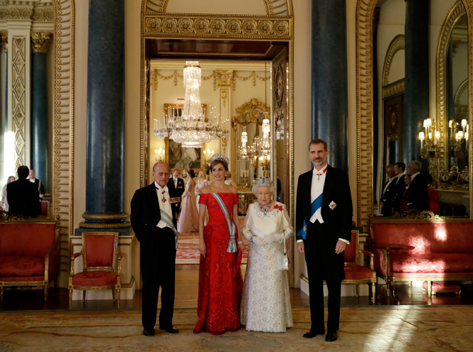 Дворцовый дебют: королева Летиция на торжественном приеме в Букингемском дворце