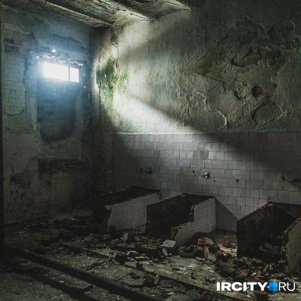 Страшно представить, в каких условиях тут жили люди | Источник: Кирилл Фалеев