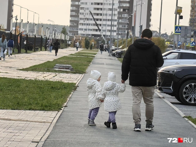 Всё чаще именно мужчины уходят в декрет | Источник: Юлия Мальцева