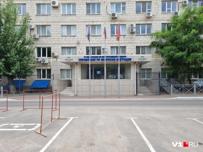 Женщина замешана в изготовлении подложного паспорта | Источник: Константин Завриков / V1.RU