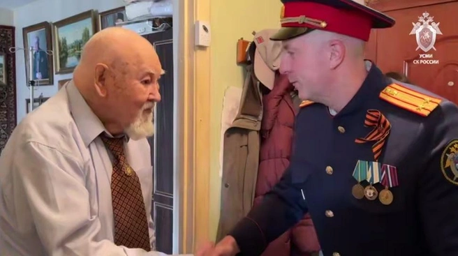 101-летний ветеран принимает поздравления | Источник: Следком Башкирии / тг-канал