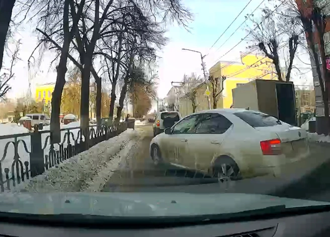 Момент ДТП на улице Есенина попал на видео | ya62.ru