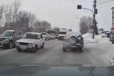 Traffic police seek Novosibirsk driver who blocked ambulance