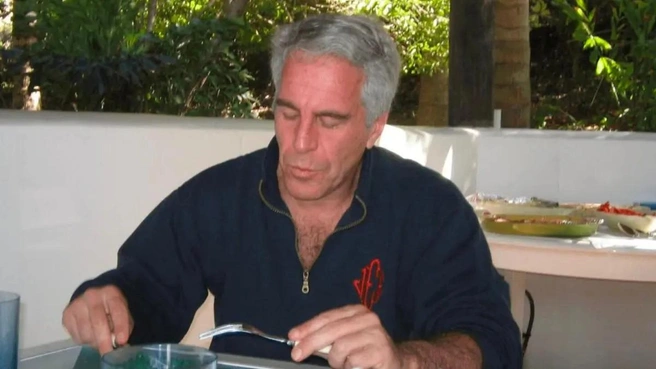 Maxwell was said to be the real brains behind Epstein«s operation. | Источник: mega