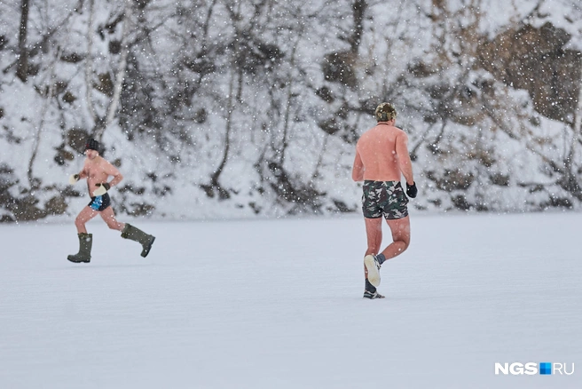 Бег&nbsp;— самый хороший способ подготовиться к купанию | Источник: Александр Ощепков / NGS.RU