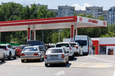 Волгоградцы снова жалуются на очереди за бензином