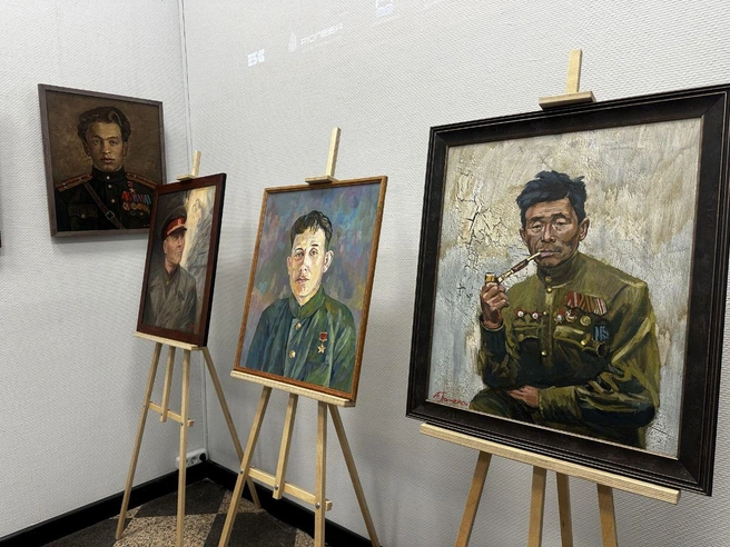 На выставке представлены картины из многих регионов | Источник: Дом офицеров Забайкальского края / T.me