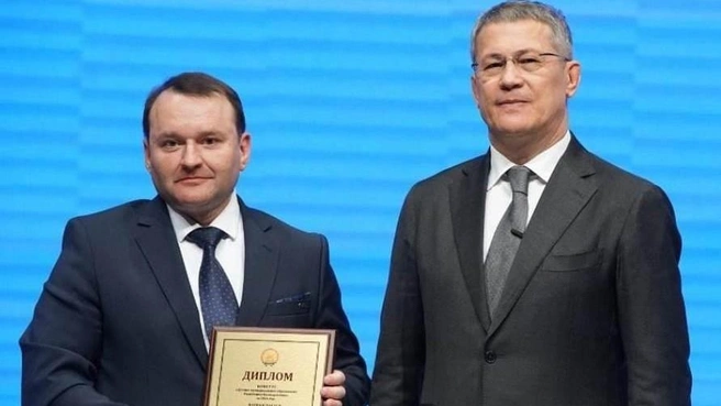 Рахматуллин на награждении | Источник: Администрация Туймазов / vk.com
