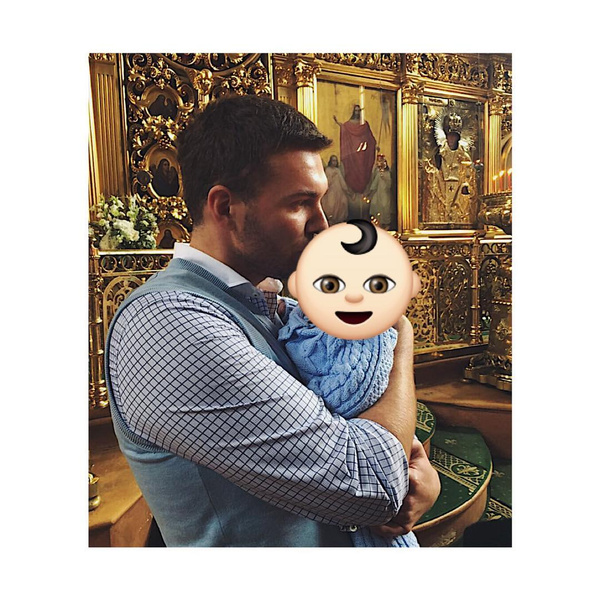 Вячеслав Манучаров показал маленького сына во время крещения