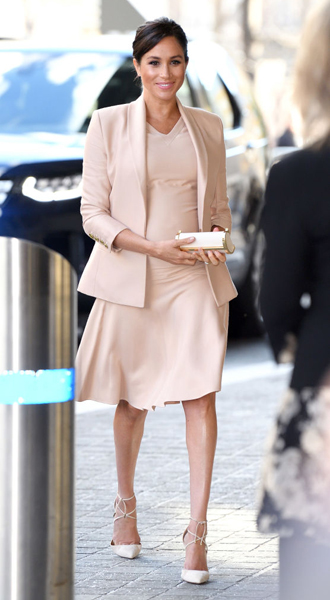 Больше блеска: почему герцогиня Меган не носит колготки