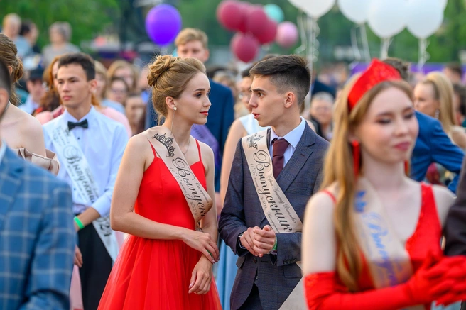 На платье Алина потратила порядка 30 тысяч рублей | Источник: Олег Фёдоров / CHITA.RU