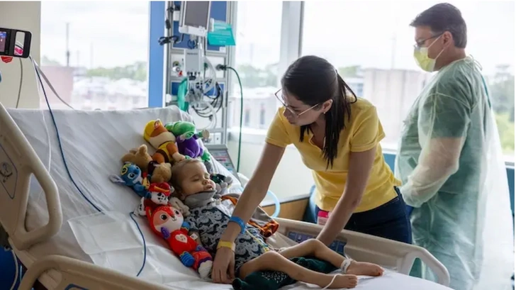 Голова оторвалась от позвоночника: врачи спасли ребенка с разрывом спинного мозга | Источник: Медицинский центр Чикагского университета