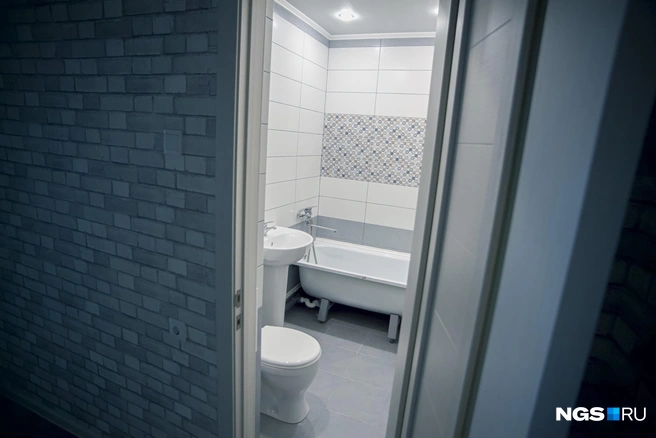 Мужчину передали медикам | Источник: Евгения Глинчикова / NGS.RU