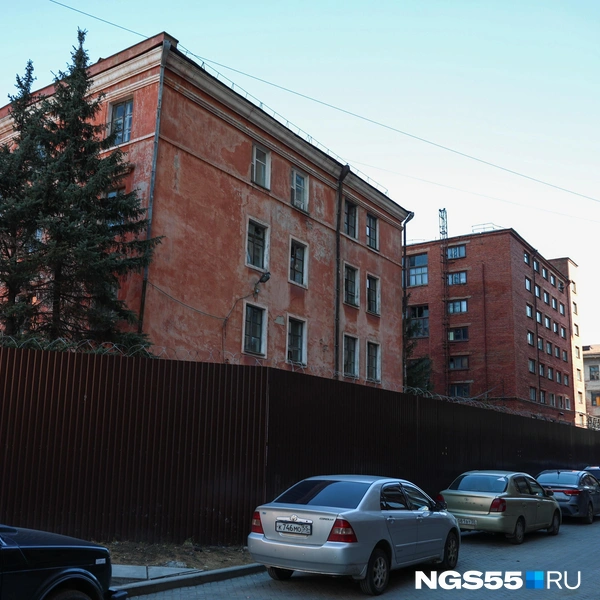 Зайти на территорию уже не получится  | Источник: Евгений Софийчук / NGS55.RU