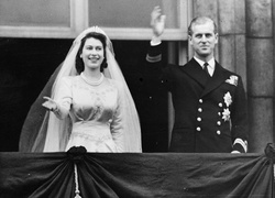 Почему на свадьбе Елизаветы и принца Филиппа не было традиционного поцелуя молодоженов