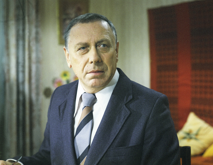 Папанов скончался 5 августа 1987 года