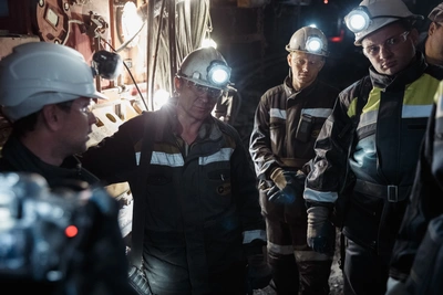 В Кузбассе эвакуируют более сотни шахтеров