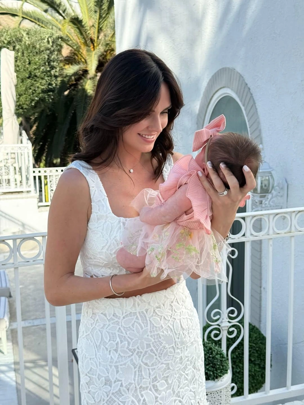 …и не так давно родила от него дочь | Источник: irina8antonenko / Instagram.com**