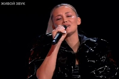 Siberian woman stuns 'The Voice' judges; three mentors turn
