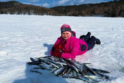 Волгоградская рыбачка Валерия Фомина показала огромный улов селедки