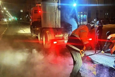 В Красноярске продолжают ямочный ремонт дорог