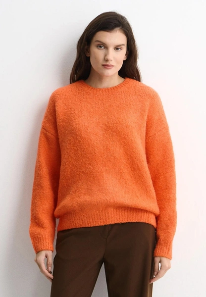 Оранжевый + бордо и еще четыре неочевидные цветовые пары, которые будут в тренде в 2026 году Оранжевый + бордо и еще четыре неочевидные цветовые пары, которые будут в тренде в 2026 году