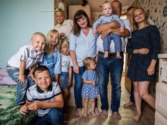 Родила 10 детей и похудела вполовину: мать-героиня разводится с мужем спустя 14 лет брака