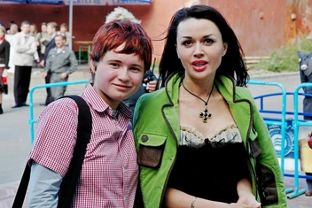 Ирина сфотографировалась с актрисой Анастасией Заворотнюк в далеком 2005 году. Артистка приезжала в Пермь на открытие ТЦ&nbsp;«Столица» | Источник: предоставлено Ириной Тропиной 