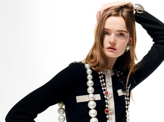 Девушка с жемчужным сапогом: кампейн Chanel, осень-зима 2025
