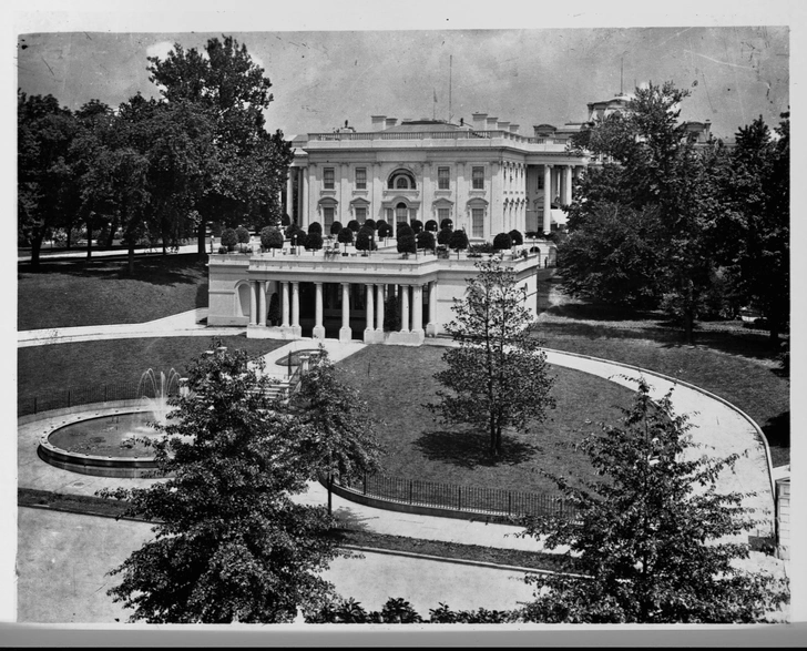 Первое здание восточного крыла вскоре после постройки в 1902 году. | Источник: wikipedia.org