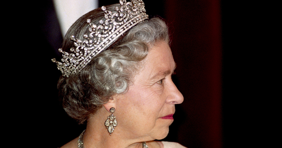 Самые великая королевы. Пальто елизаветы 2. Queen elizabeth ii. Самые великая королевы. Драгоценности королевы елизаветы второй.
