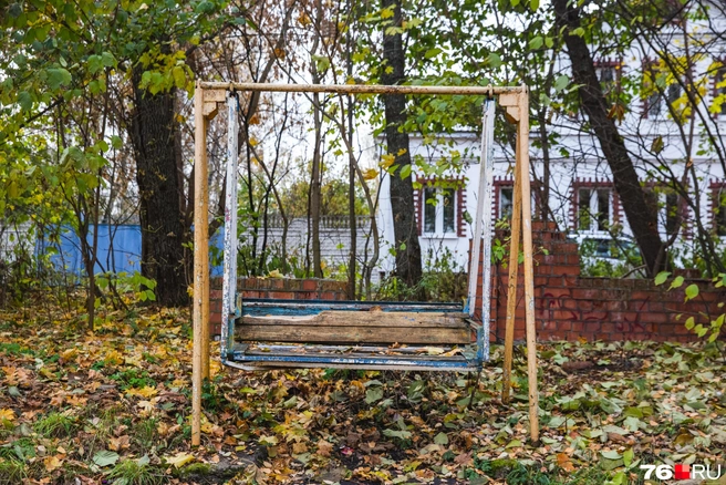Качели рухнули на девочку, суд вынес приговор | Источник: Кирилл Поверинов / 76.RU