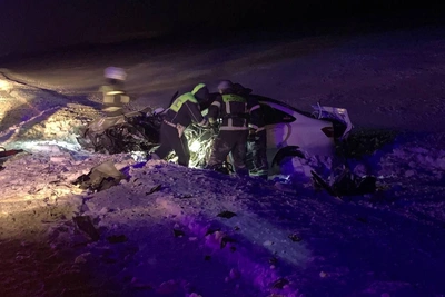 Лада и грузовик столкнулись на трассе в Курганской области