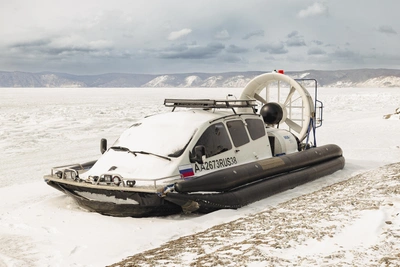 Хивус полностью сгорел на льду Байкала у Листвянки