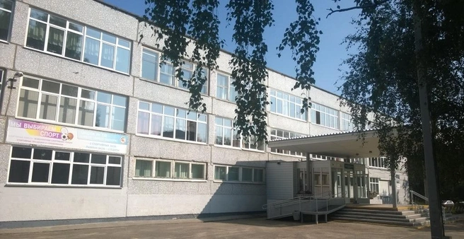 Школа находится на улице Рабочей, 13 в микрорайоне Голый мыс | Источник: s120.permedu.ru