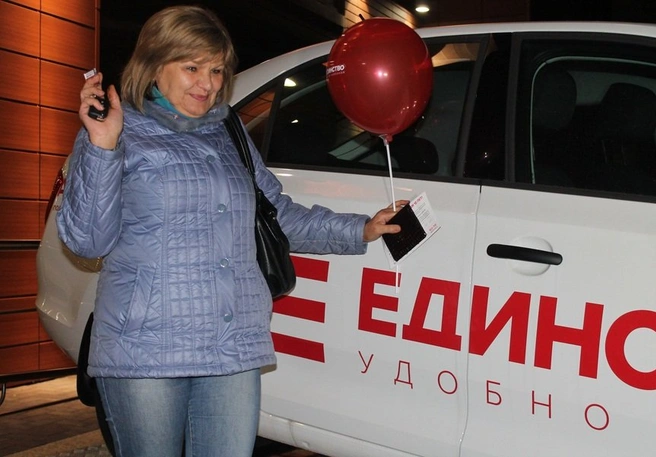 В честь юбилея ГК «ЕДИНСТВО» вручила рязанке автомобиль | ya62.ru