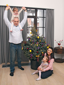 Сергей Доренко с женой Юлей и дочерьми Варей и Верой