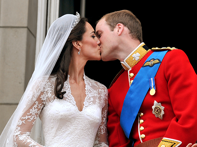 Фото №41 - Самые трогательные моменты королевских свадеб (о Гарри и Меган мы тоже не забыли)