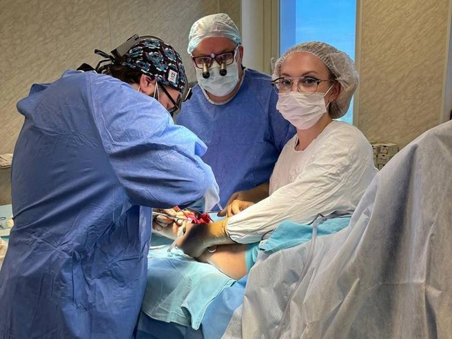 Для помощи в операции пригласили хирурга из другого диспансера | Источник: клиники СамГМУ