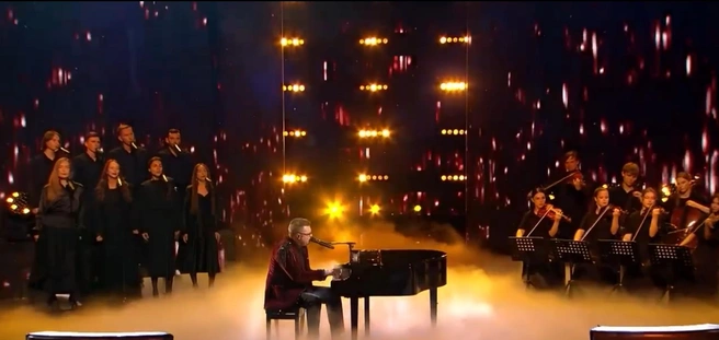 На шоу «Браво! Бис!» Вадим Азарх оставил позади всех конкурентов и честно выиграл призовые пять миллионов и поддержку зрителей | Источник: кадр из программы «Браво! Бис!» телеканала НТВ