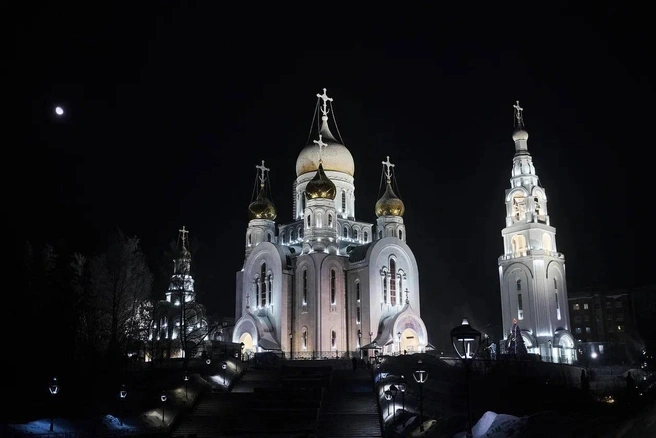 В ночь с 6 на 7 января Божественная литургия прошла в Воскресенском кафедральном соборе Ханты-Мансийска | Источник: «Руслан Кухарук» / T.me