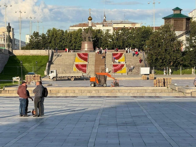 Пешеходам ремонт доставляет неудобства | Источник: Анастасия Баранова / E1.RU