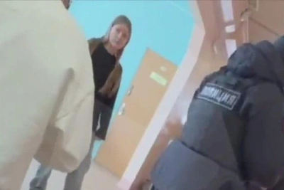 В московской школе шестиклассник целился пистолетом в учеников