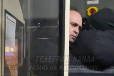 В Казани водитель троллейбуса вытолкал пассажира после ссоры