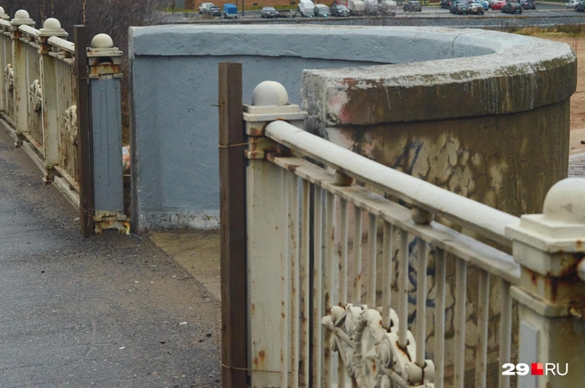 Но один балкон сейчас открыт, несмотря на свое состояние | Источник: Антон Данилов / 29.RU