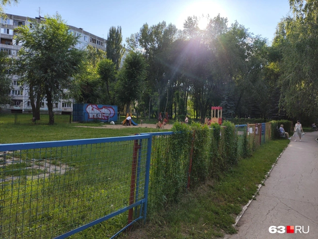 Для маленьких посетителей в парке есть несколько детских площадок | Источник: Ксения Бирюкова / 63.RU