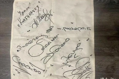 Сибирячка продает салфетку с автографами звезд 90-х