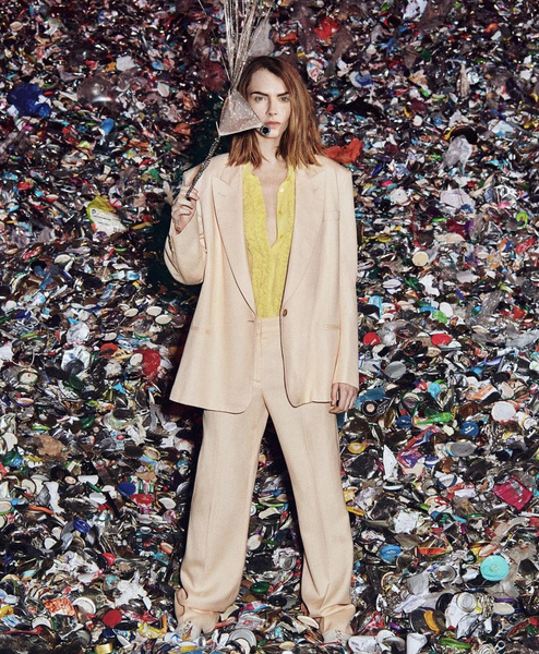Stella McCartney представила новую коллекцию среди тонн мусора