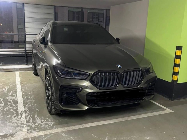 Прозвище Форд пошло от старой машины, сейчас у хозяина BMW. | Источник: источник Е1.RU
