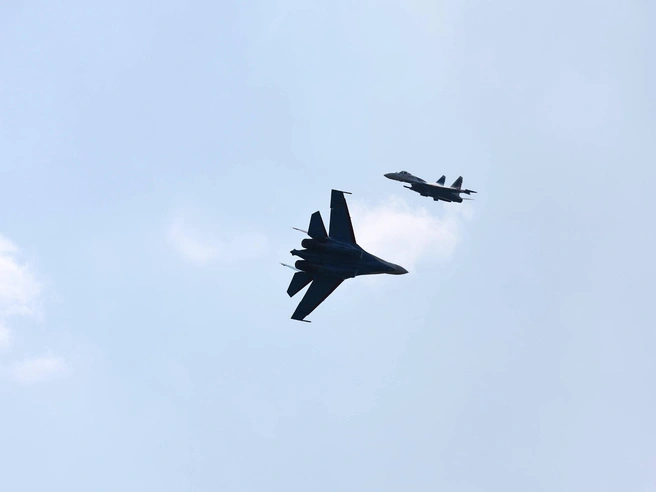 Истребители Су-35С участвуют в выступлении | Источник: Александр Ощепков / NGS.RU